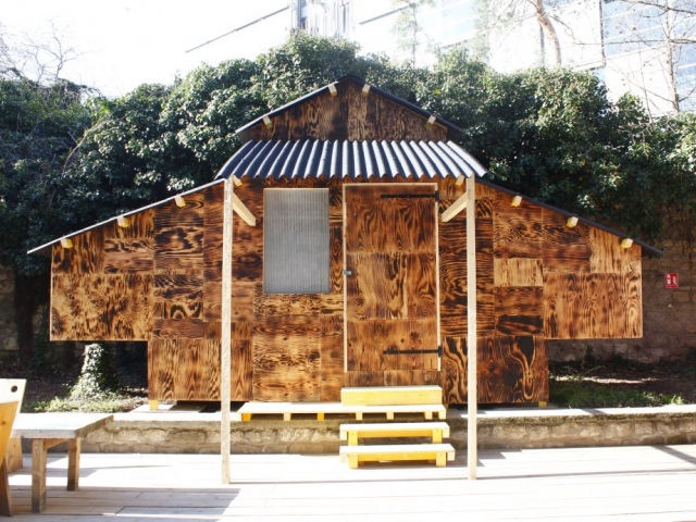 La cabane en bois toasté construite par Cabanon vertical